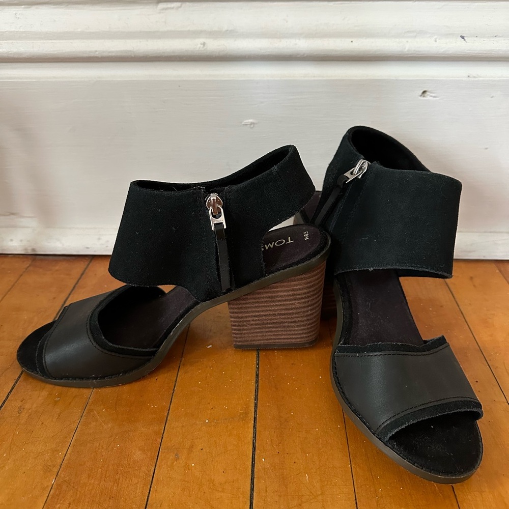 Chunky TOMS Black Women's Sandals